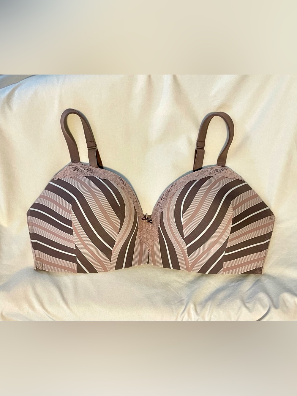 *EUC* CACIQUE Lightly Lined T-Shirt Bra -Wireless- Stripe - Womens Size 42DD